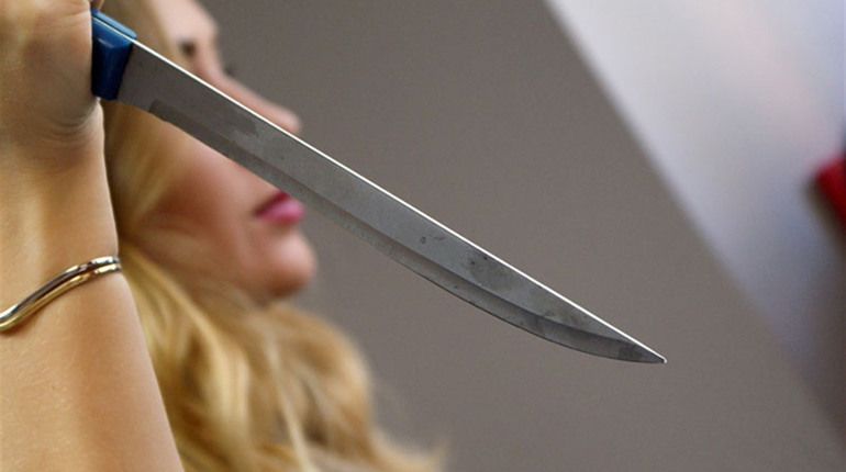 Жителька Великих Цепцевич під час побутової сварки ледь не зарізала свого співмешканця