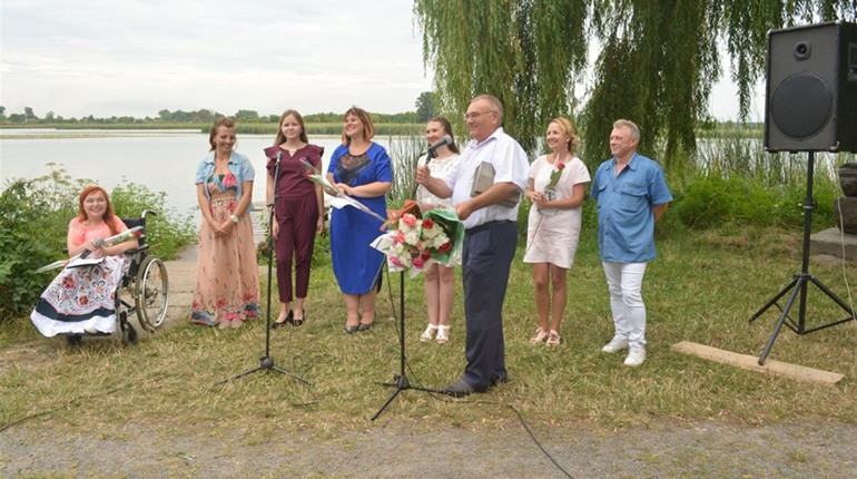 Поетичні читання на галявині: замок князів Острозьких приймав  гостей