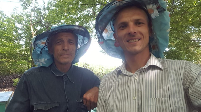 У родині Демчуків вісім дітей, 25 онуків і 350 бджолосімей