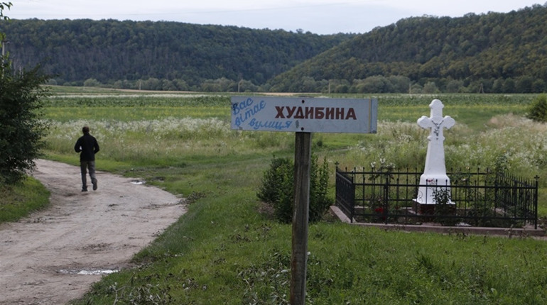 Як вулиця Худибина в селі Білій на Чортківщині виколисує майбутніх журналістів