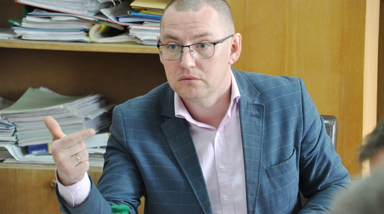 Голова Житомирської ОДА попросив звільнитися чиновника, який курує ремонт доріг у Новограді