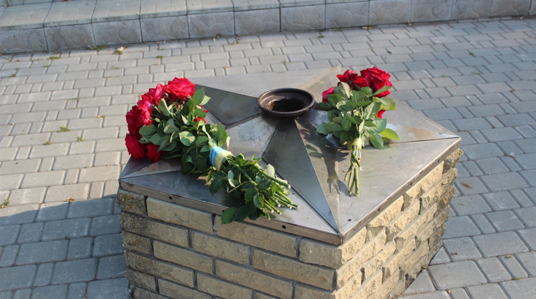 Троїчани поклали квіти до меморіалу загиблим землякам у Другій світовій війні