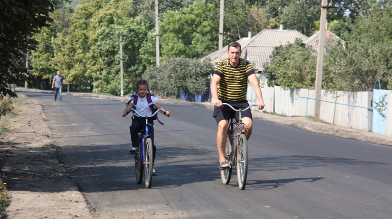 У Нижні Дуванці Сватівського району відремонтували частину дороги, яку перекривали селяни