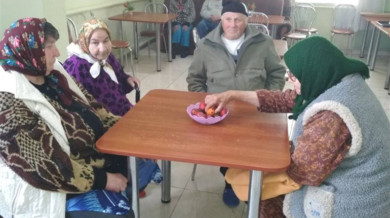 Кіцманський терцентр закликає зібрати овочі та інші продукти для одиноких людей похилого віку