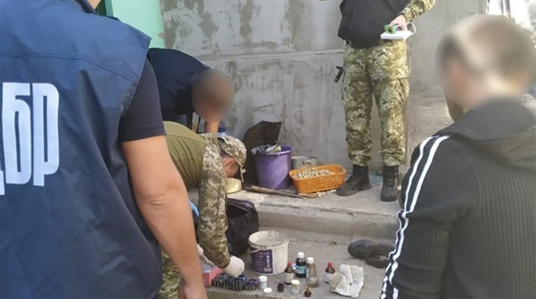 В Добропіллі викрили групу наркоторговців, до якої входив місцевий рятувальник