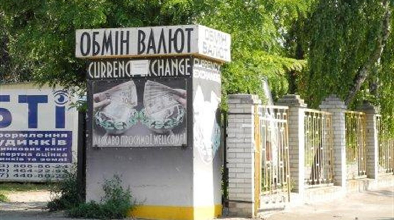 Дві тимчасові споруди демонтують. Їх власників не знайшли