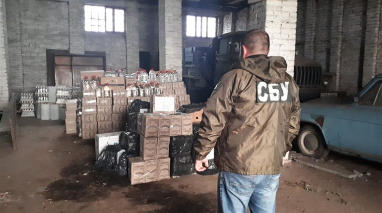На Кіцманщині СБУ блокувала незаконне виробництво та збут контрафактних цигарок та алкоголю