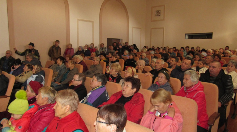 В Попасной прошли общественные слушания по поводу намерения водоканала повысить тарифы: видео