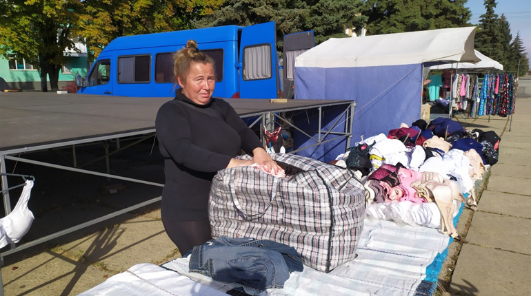 Дешева білизна та мед із Дніпра: курахівчани ярмаркували на площі Миру