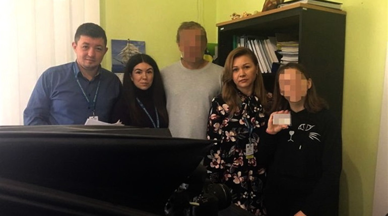 Дівчинку-підлітка з Кіцманського району усиновили жителі штату Техас США