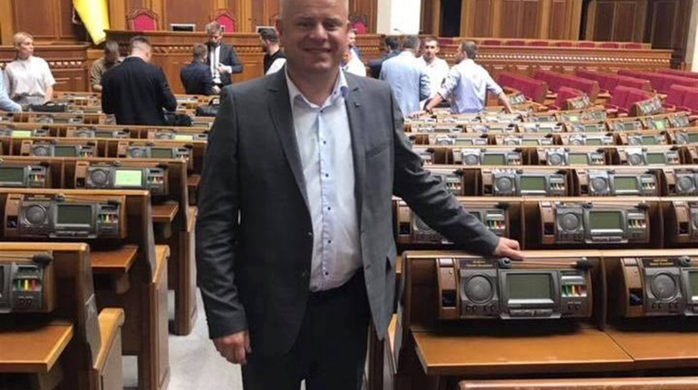 Народний депутат України від округу №155 Віктор М'ялик отримав першу заробітну плату