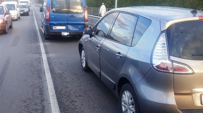 Сарненські водії потрапили в аварію на мосту
