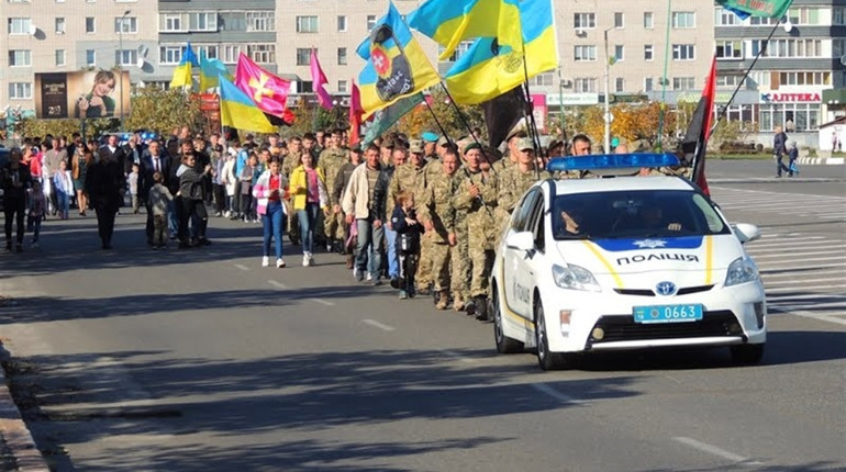 На День Захисника України у Вараші провели патріотичну ходу та відбувся урочистий концерт