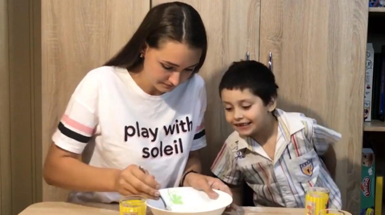 Готовим солёное тесто и тесто Play Doh в домашних условиях для игры со своим ребенком