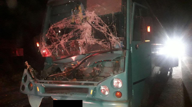 Зім'яло автобус і дві автівки: в аварії постражала сарненка