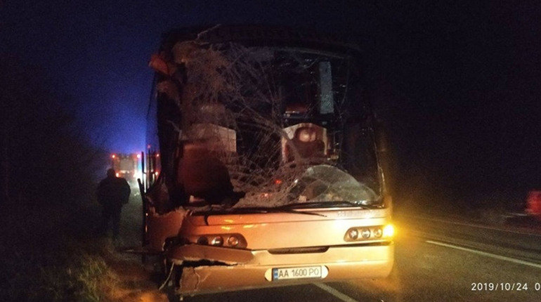 На Сарненщині не розминулись автобус і вантажівка: є жертви