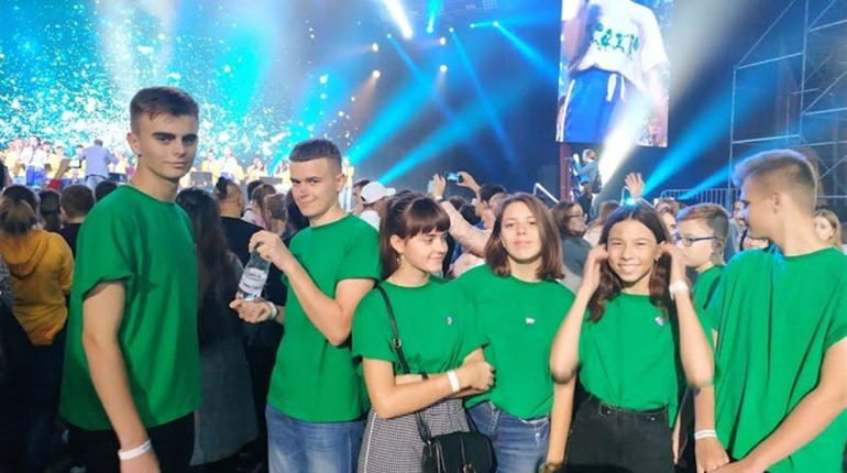 Команда «Schoolvaners» із Вараської школи здобула ІІ місце у проекті «Відкривай Україну»