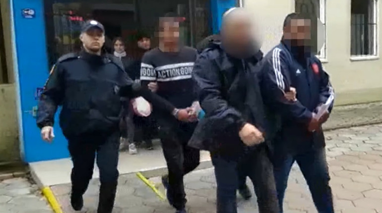 Заарештували всіх чотирьох чоловіків, яких підозрюють у згвалтуванні неповнолітніх з Біляївки. ВІДЕО