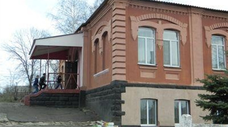 21 школа в Торецке не закрывается: началась реконструкция дымоходной трубы