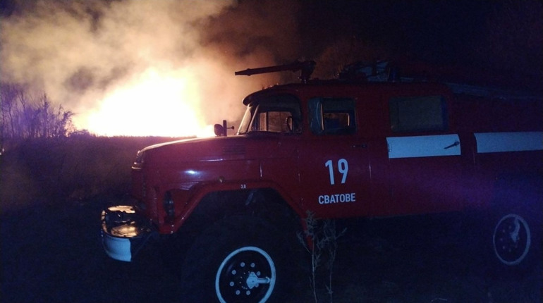 У Сватовому за 12 годин сталося дві пожежі. Найбільшу гасили півтори години
