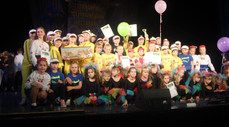 Сватівський танцювальний колектив «Світанок» привіз п’ять нагород з фестивалю «Яскрава зіронька»