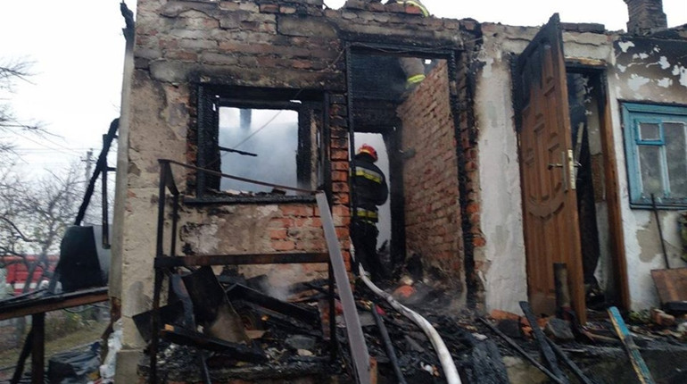 Згарище замість квартири: де живуть погорільці із Сарн