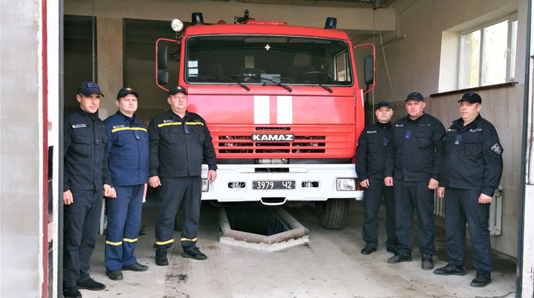 У Володимирці в пожежній частині відремонтували гараж, а рятувальники отримали новий спецавтомобіль 