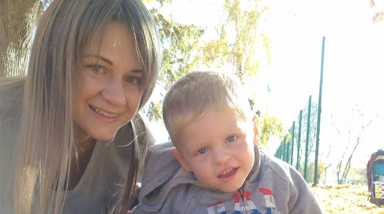 Помоги своим. Трехлетний Ян борется с ДЦП. Ему помогает любовь родителей и очень нужна реабилитация