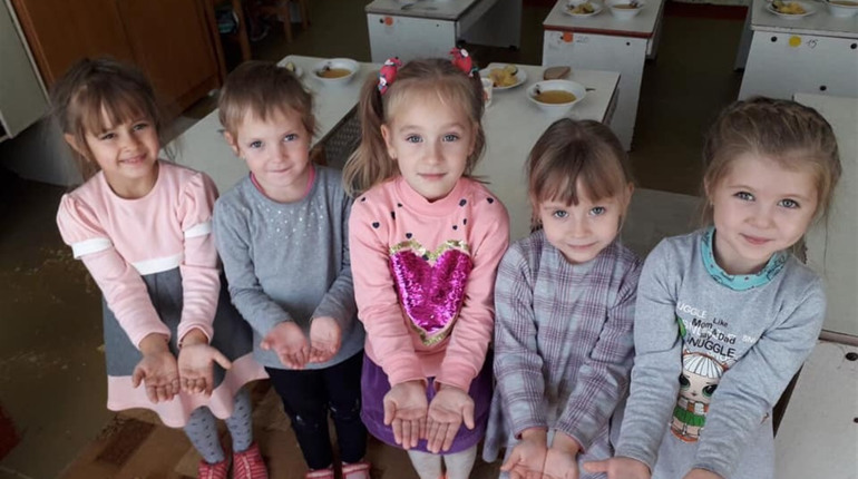Харчування в дитсадках Нижніх Сірогоз: чому його вартість в молодшій та старшій групах різна