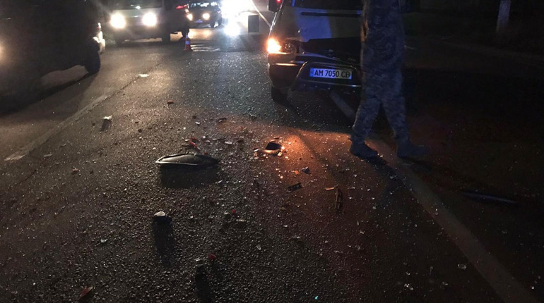 І знову ДТП: бус в'їхав у легковика