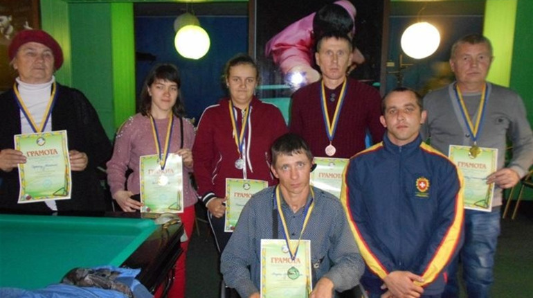 Шість медалей в області: спортсмени із Сарн підкорили більярдний спорт