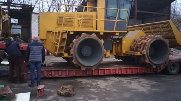 Для калуського полігону ТПВ придбали каток–ущільнювач