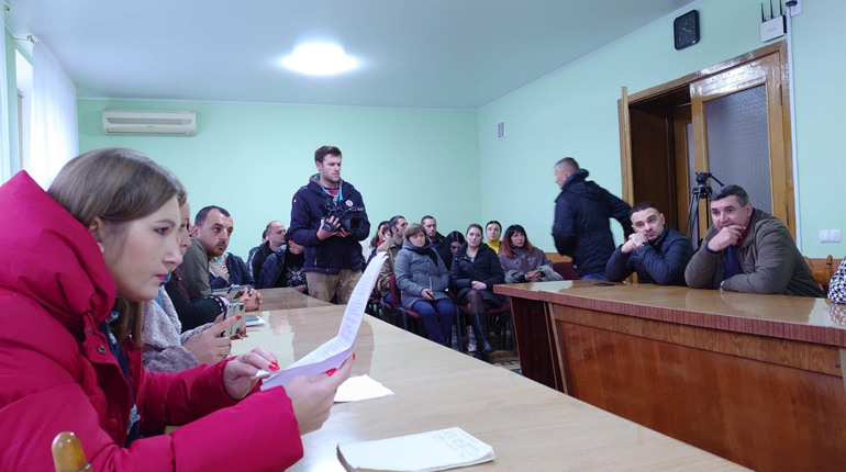 Активісти прийшли до влади з вимогою розв'язати проблему з бездомними тваринами у Первомайську
