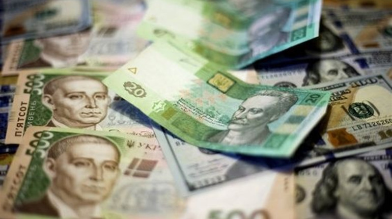 Курс у Сарнах: чи варто міняти долар на євро
