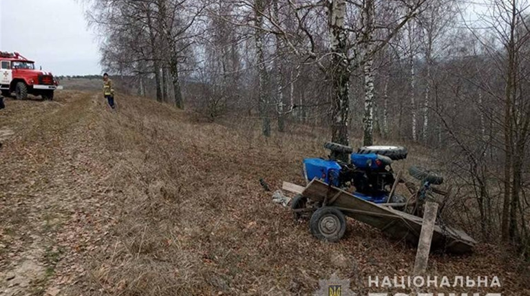 На Кременеччині загинув чоловік під вагою власної сільськогосподарської техніки