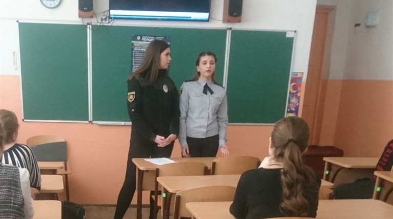 Навіщо правоохоронці прийшли у Гуляйпільський колегіум «Лідер» 