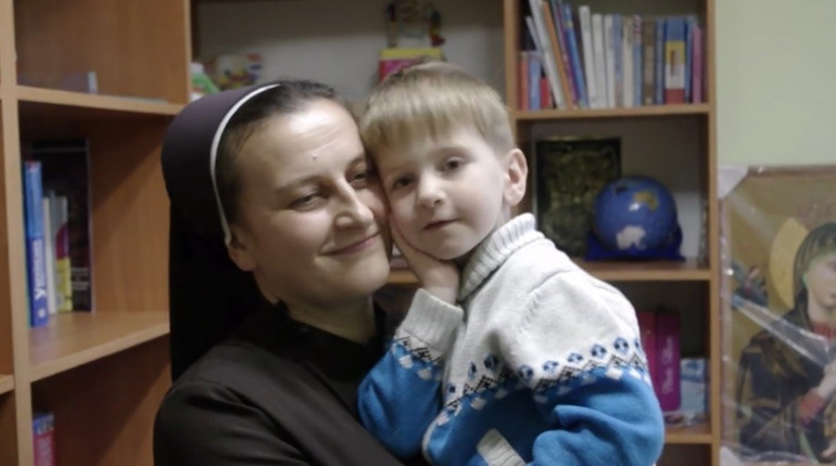 Покликання в покликанні: монахиня з Чорткова стала мамою для дев'ятьох сиріт