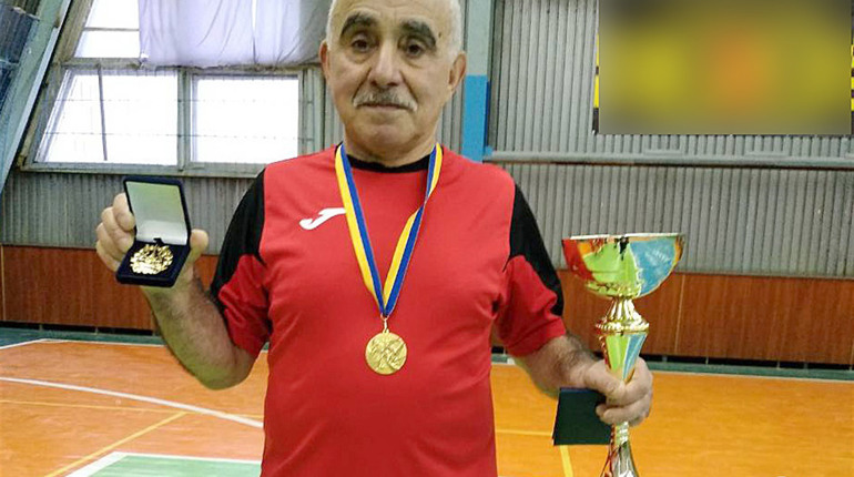 Йому 71, а він грає у футбол: ніжинець Георгій Давидов - про своє захоплення