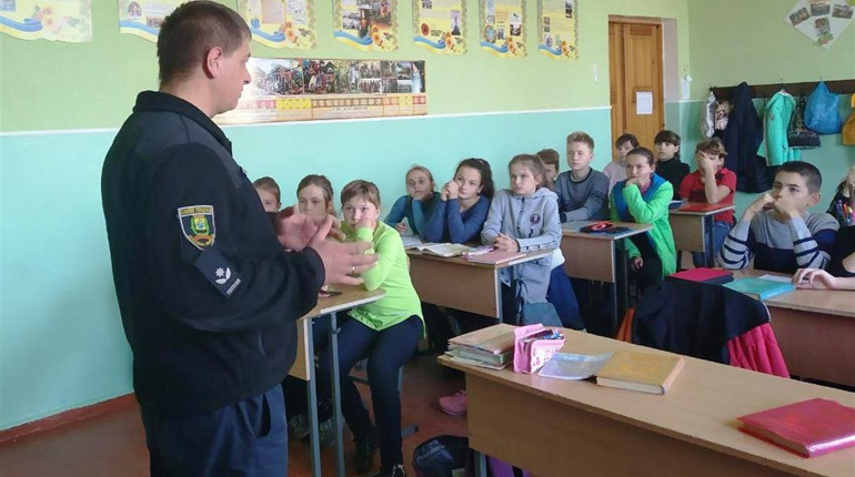 Торецькі поліцейські провели заняття з школярами про методи протидії насильству