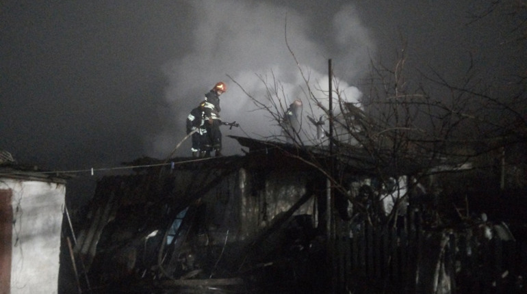 Пожежа у Старокостянтинові: у приватному помешканні загорівся сарай