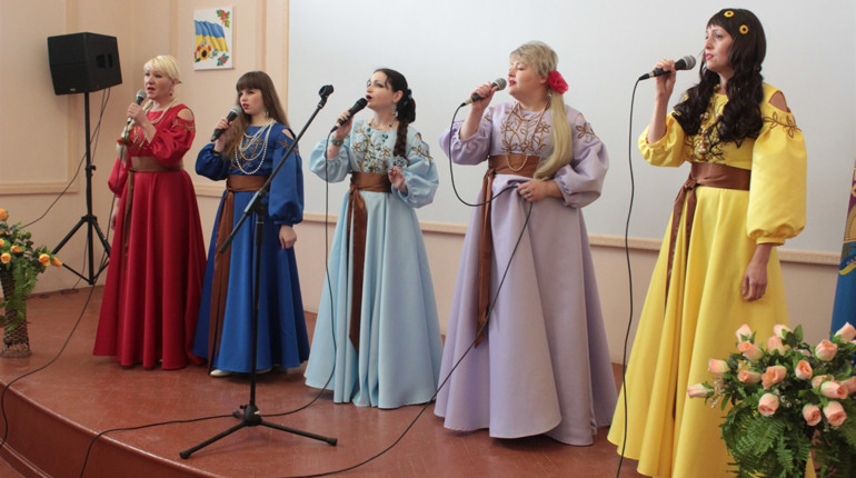 В Попасній привітали працівників органів місцевого самоврядування Попаснянського району: фото