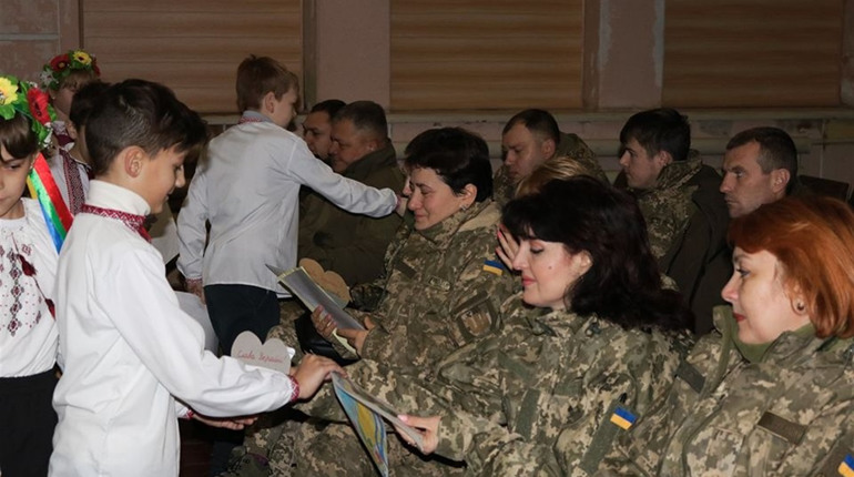 У Мар’їнці вітали військовослужбовців