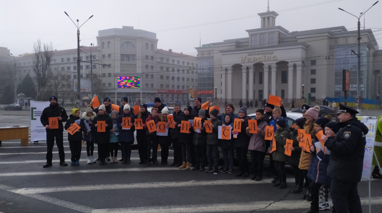 Що спільного між косметичкою і гідністю: в Херсоні відбулась акція проти насильства
