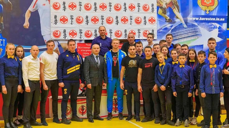 70 нагород та 25 суддів: наші каратисти взяли участь в чемпіонаті області 