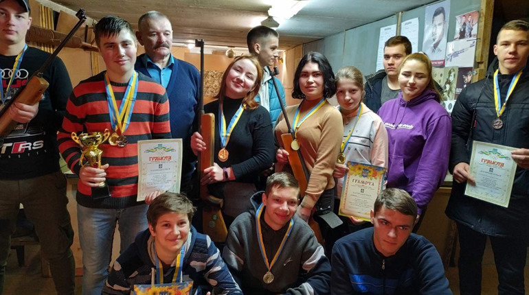 Конотопські студенти та учні змагалися зі стрільби.  Хто переміг