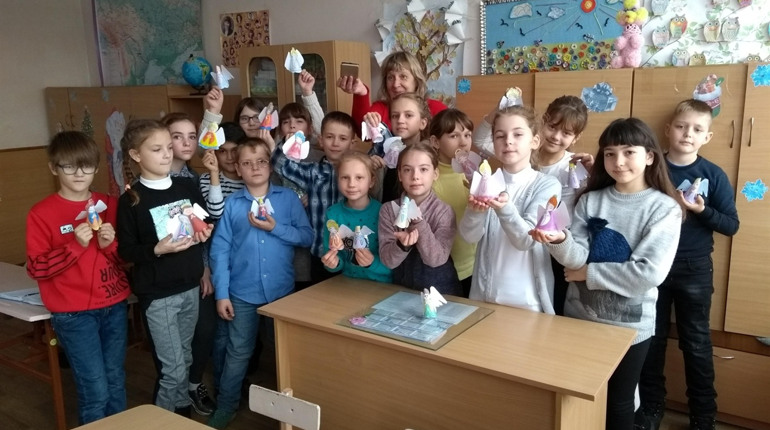 Діти підготували янголів-охоронців у подарунок бійцям ООС