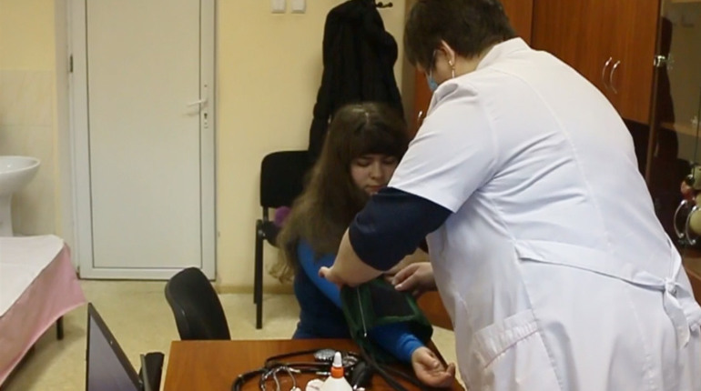 Вакцинация: журналистка Попасная.Сity впервые сделала прививку от гриппа. Интересное видео