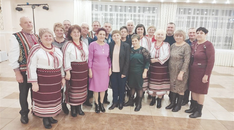 Зустіч колишніх працівників Кіцманської птахофабрики була цікавою і патріотичною