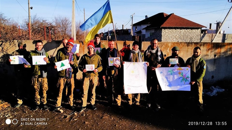 Дитячі листи та гостинці привезли з Кіцманщини захисникам напередодні новорічних свят