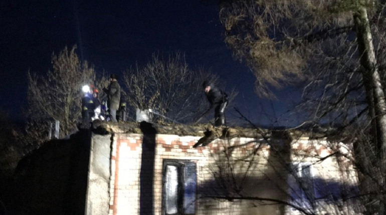 Повертаючись із новорічної дискотеки, юнаки допомогли винести з пожежі хвору жінку
